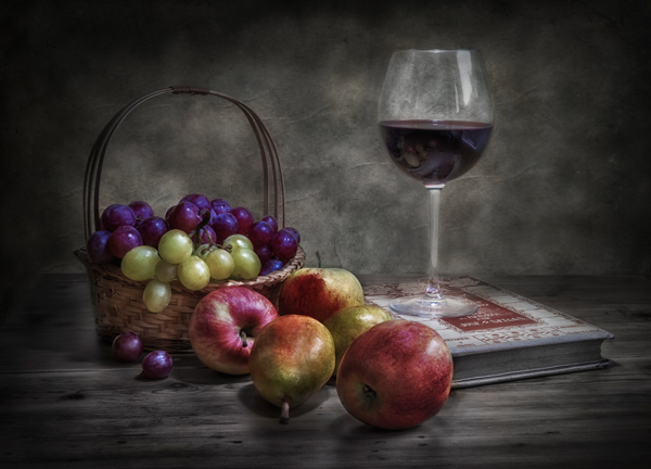 Wine, fruit and reading. od Fran Osuna