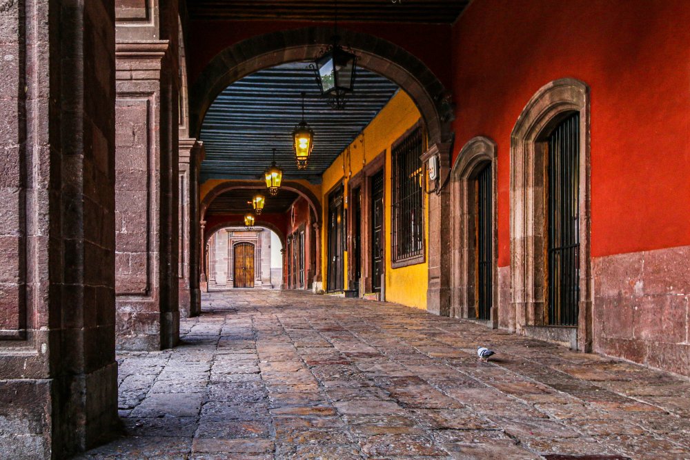 Corridor of Mexicos Independence od Francisco Villalpando