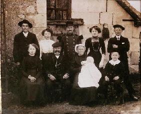 Peasant family of the Sarthe area at a baptism, late 19th century (photo)