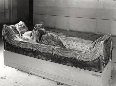 Effigy of Eleanor of Aquitaine (c.1122-1204) Queen of France, then of England od French School