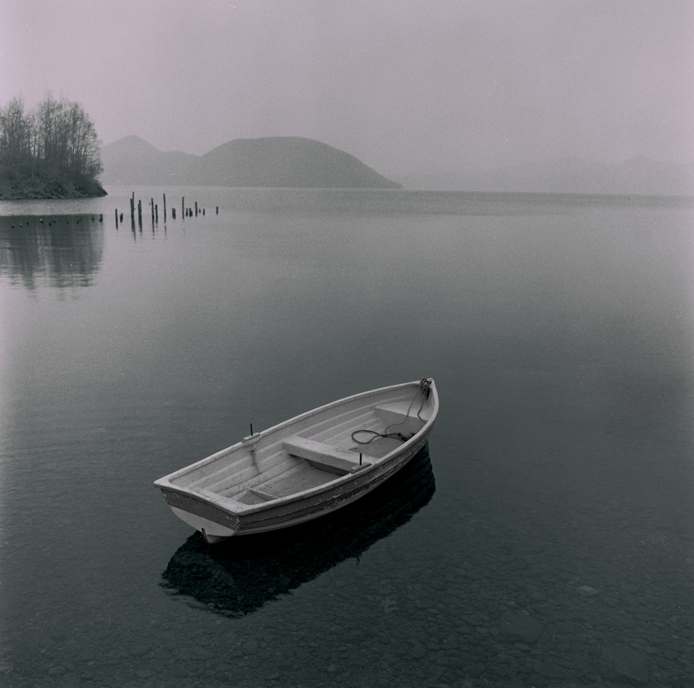 A boat without oar od Fuyuki Hattori