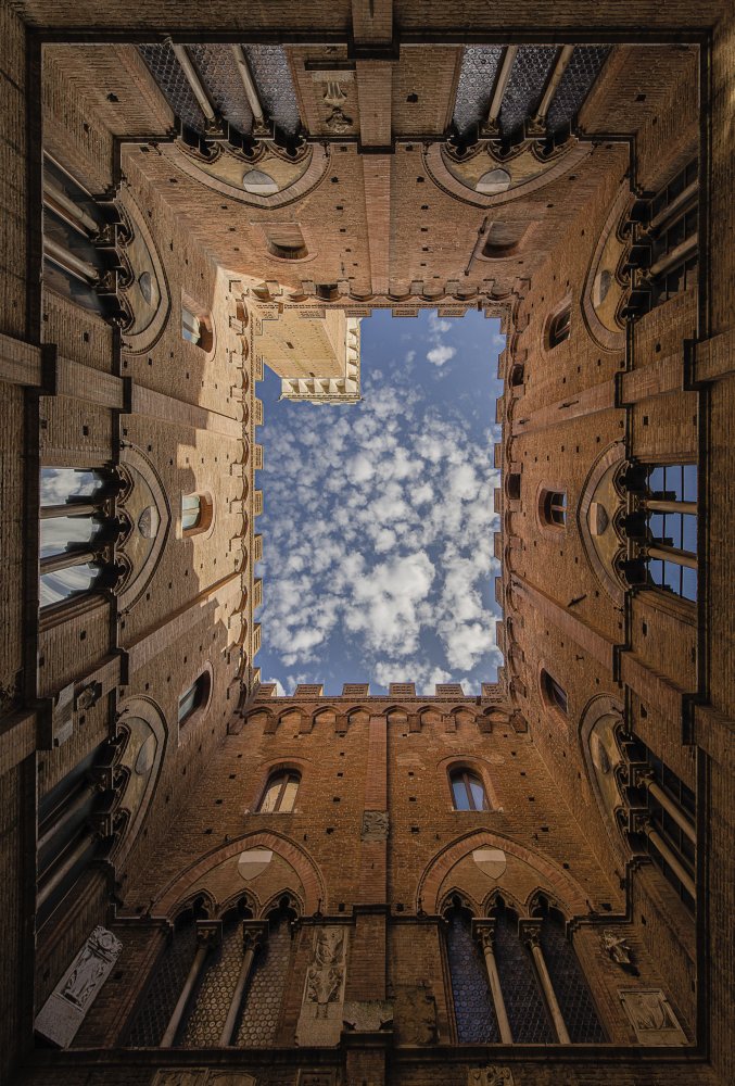 Siena from the bottom od Gabriele Fatigati