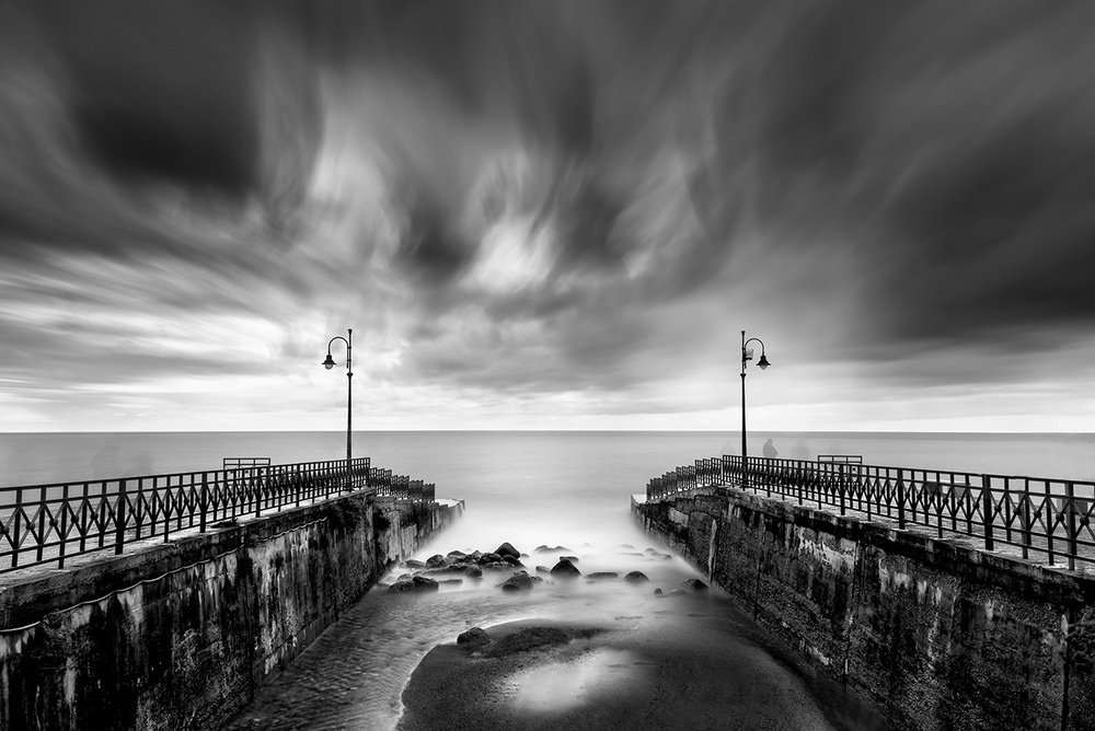 Double Pier od George Digalakis