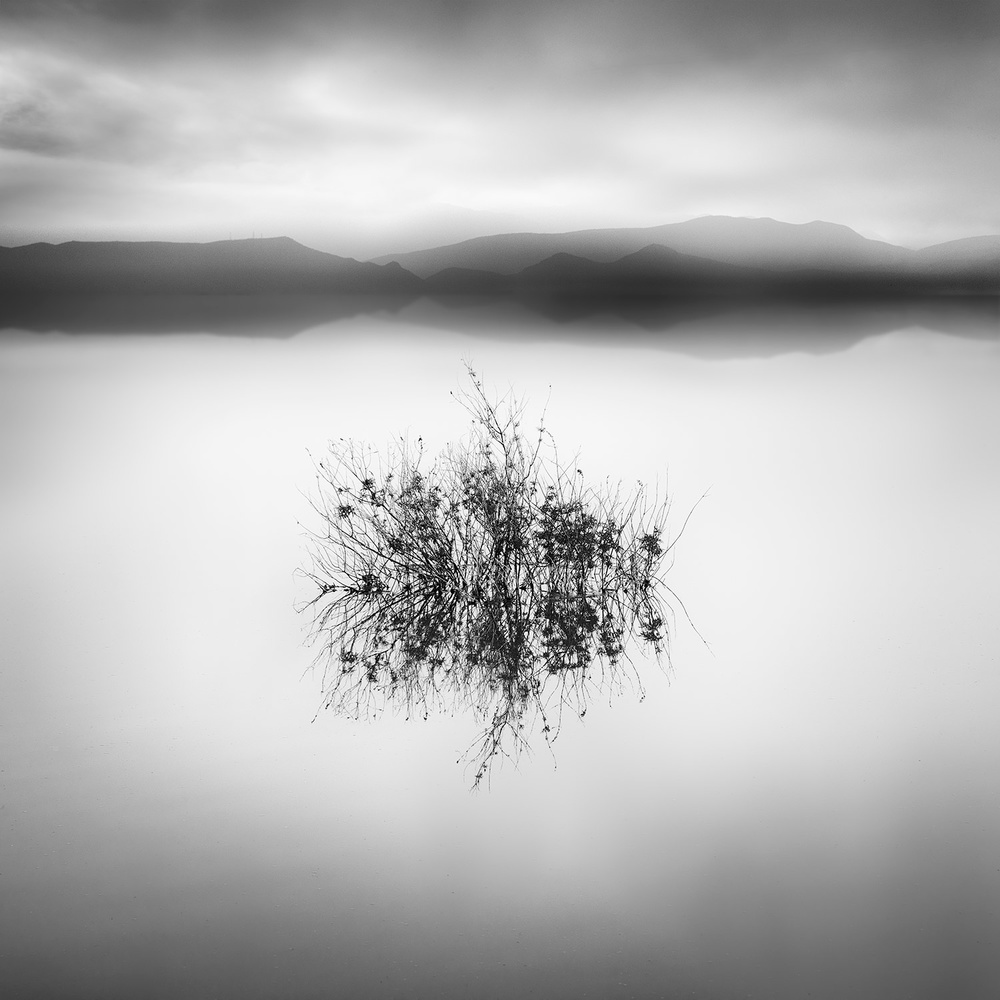 Lake Reflections II od George Digalakis