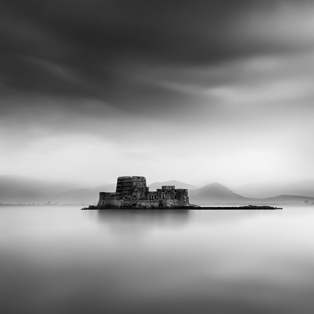 Floating Castle od George Digalakis