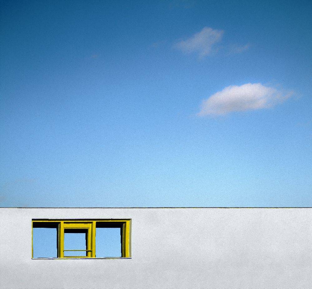 Yellow window od Gilbert Claes