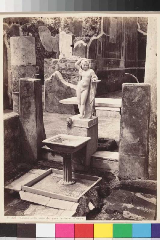 Pompeji: Brunnen mit Putto od Giorgio Sommer