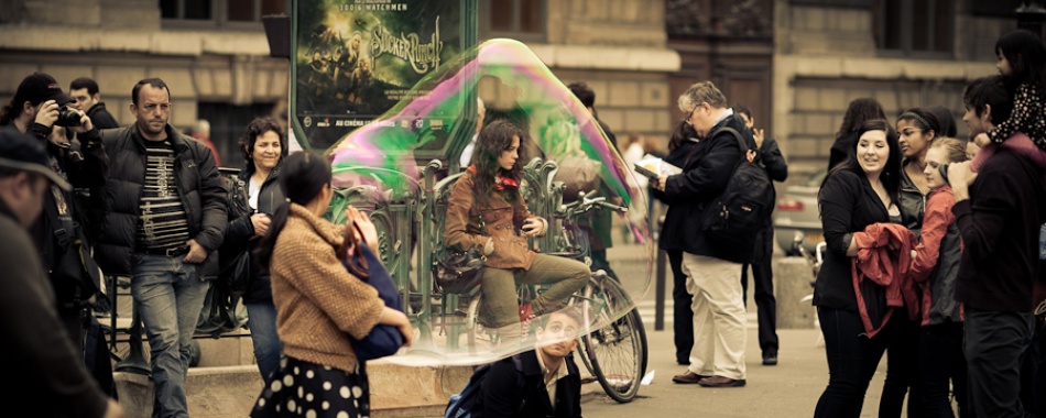 Bubble girl od Guillaume Vigoureux