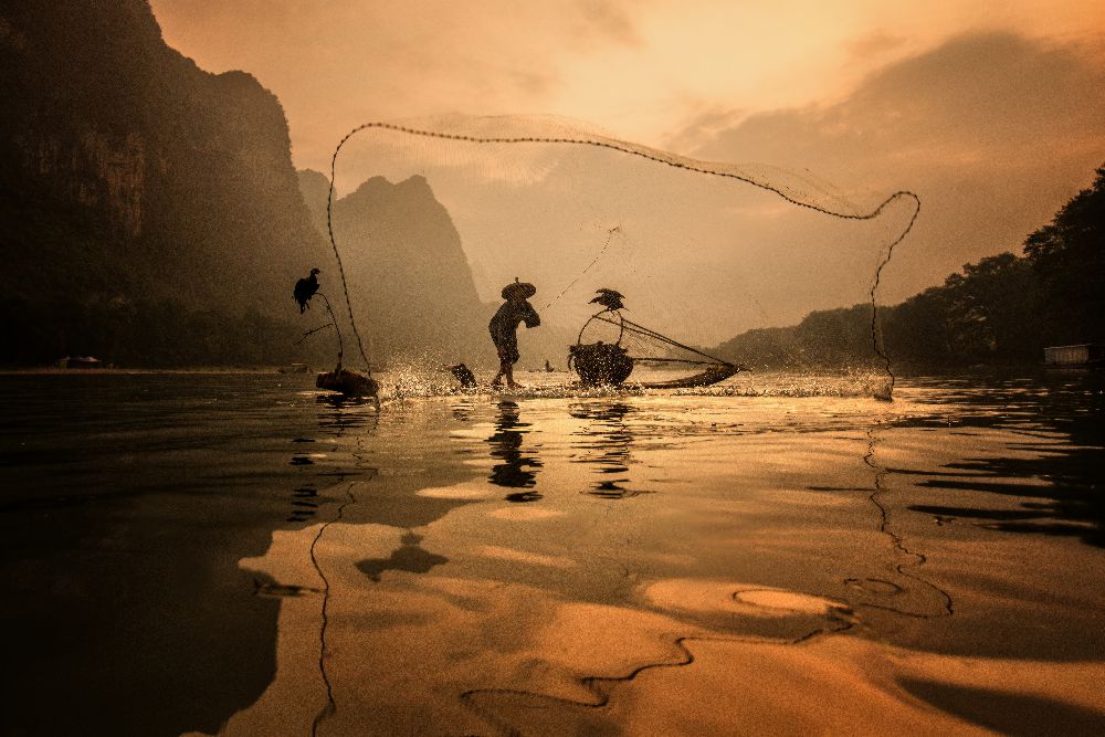 Spread The Fish Nets od Gunarto Song