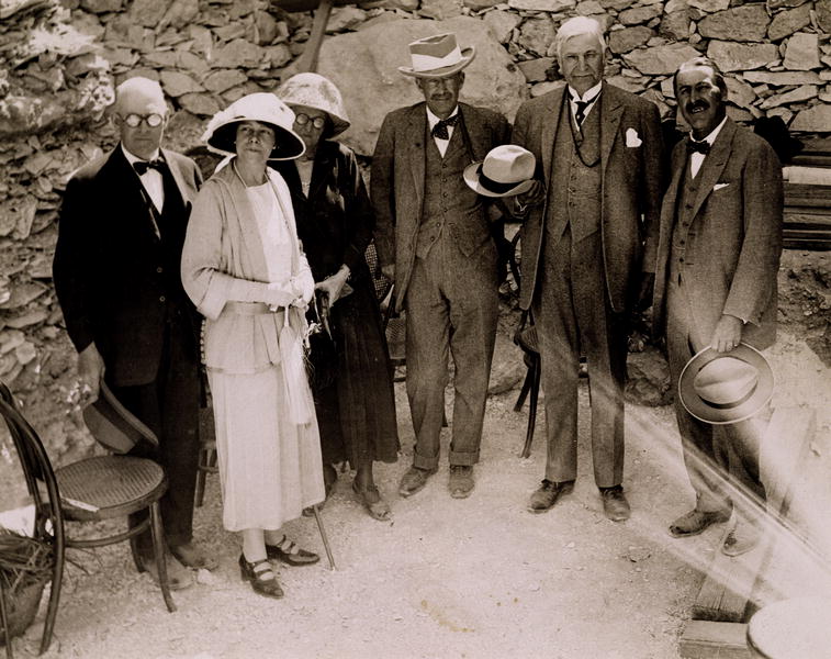 Howard Carter (1873-1939) and a group of Europeans standing beside the excavations of the Tomb of Tu od Harry Burton