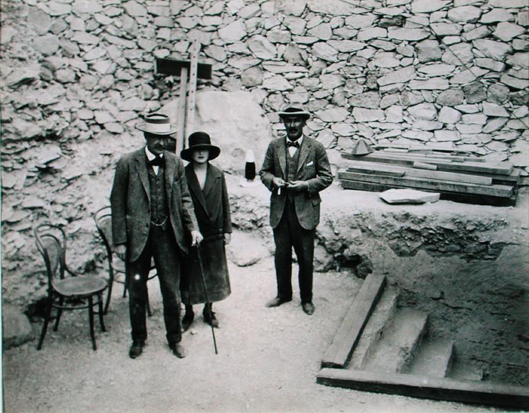 Lord Carnarvon''s first visit to the Valley of the King''s: Lord Carnarvon (1866-1923), Lady Evelyn  od Harry Burton