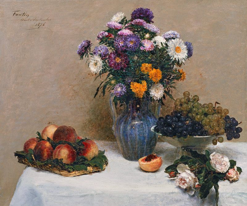 Weiße Rosen und Chrysanthemen in einer Vase, Pfirsiche und Weintrauben auf einem Tisch mit weißer De od Henri Fantin-Latour