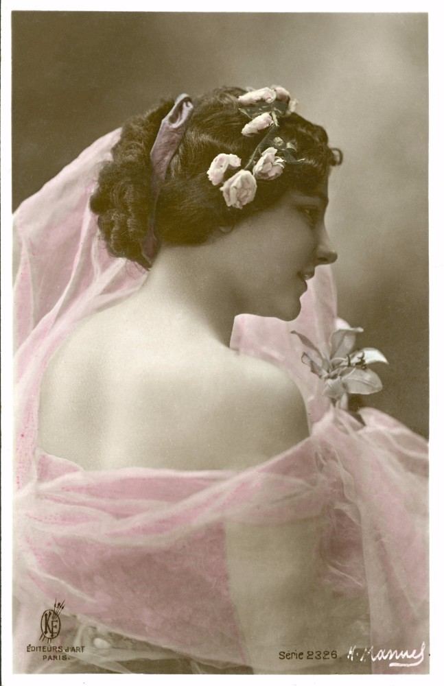 Woman in pink scarf od Henri Manuel