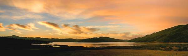 Lake Casitas Sunrise od Henrik Lehnerer