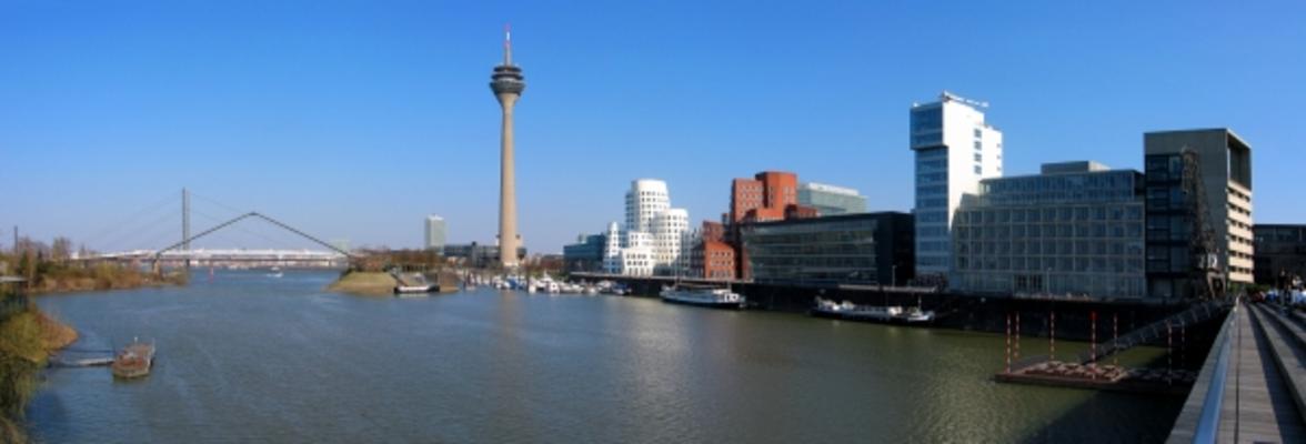Düsseldorf Medienhafen od Hubert Schunk