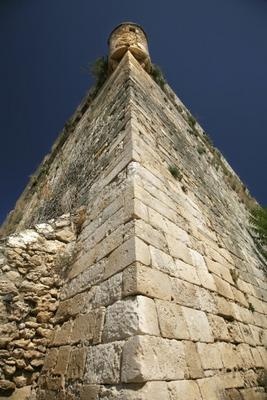 castle wall od Iñigo Quintanilla
