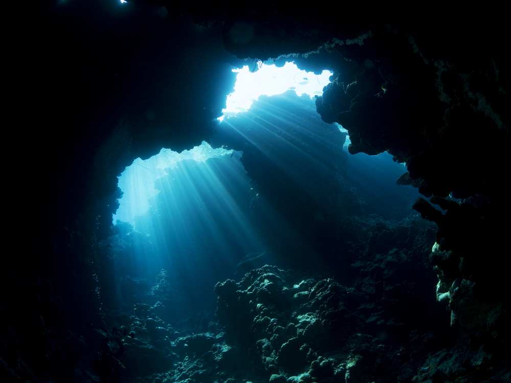 Underwater cave od Ilan Ben Tov