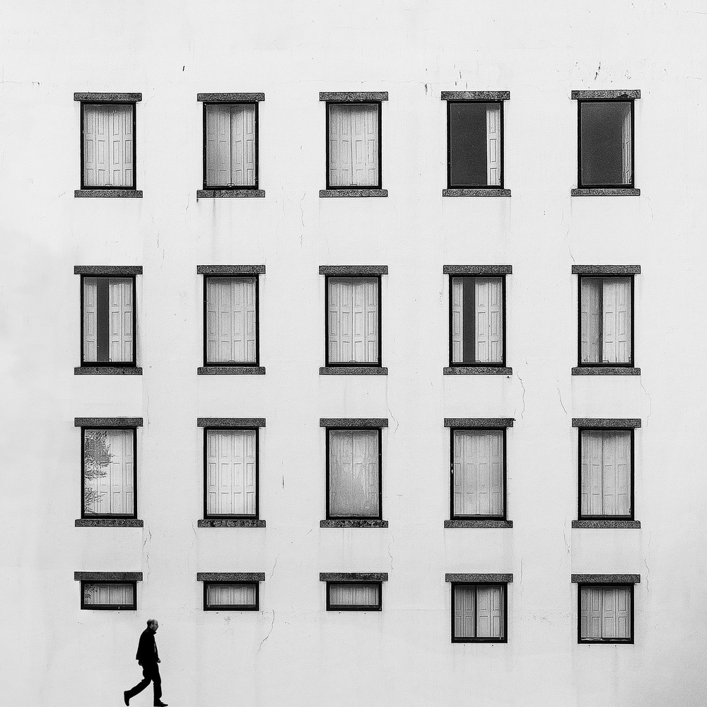 Windows and walking man od Inge Schuster