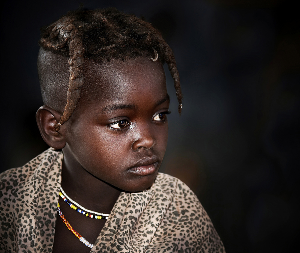 Himba little girl at school od Irene Perovich