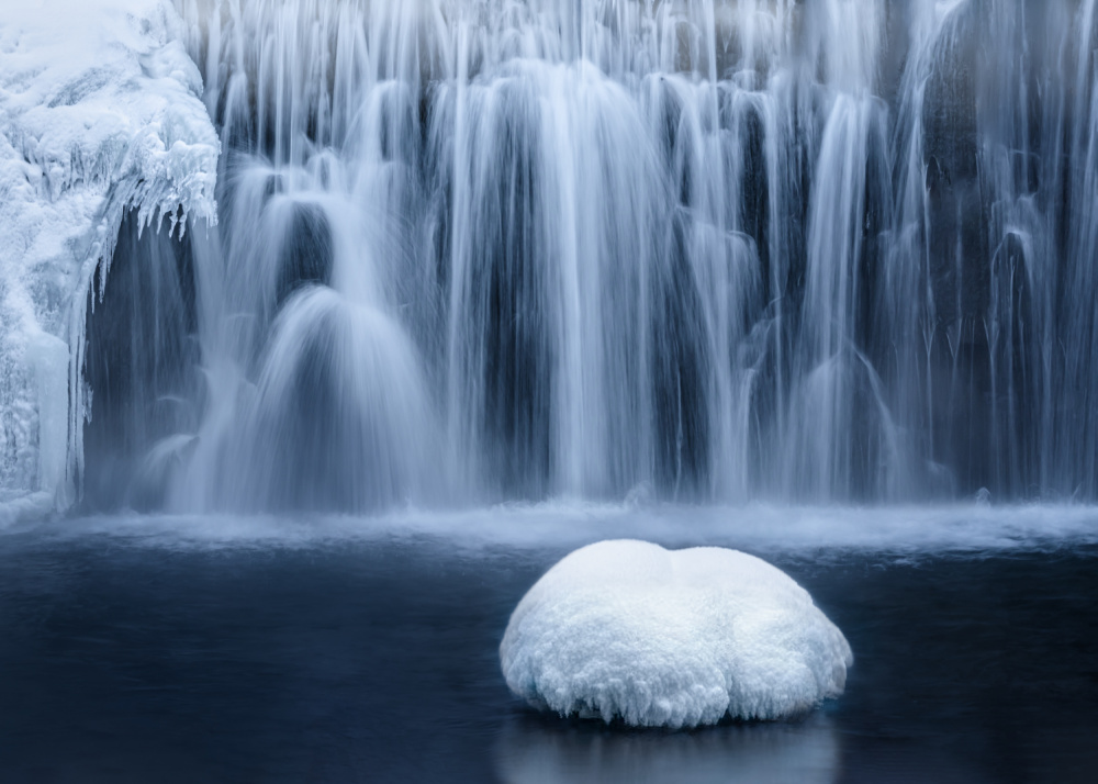 Winter Waterfall od Irene Wu