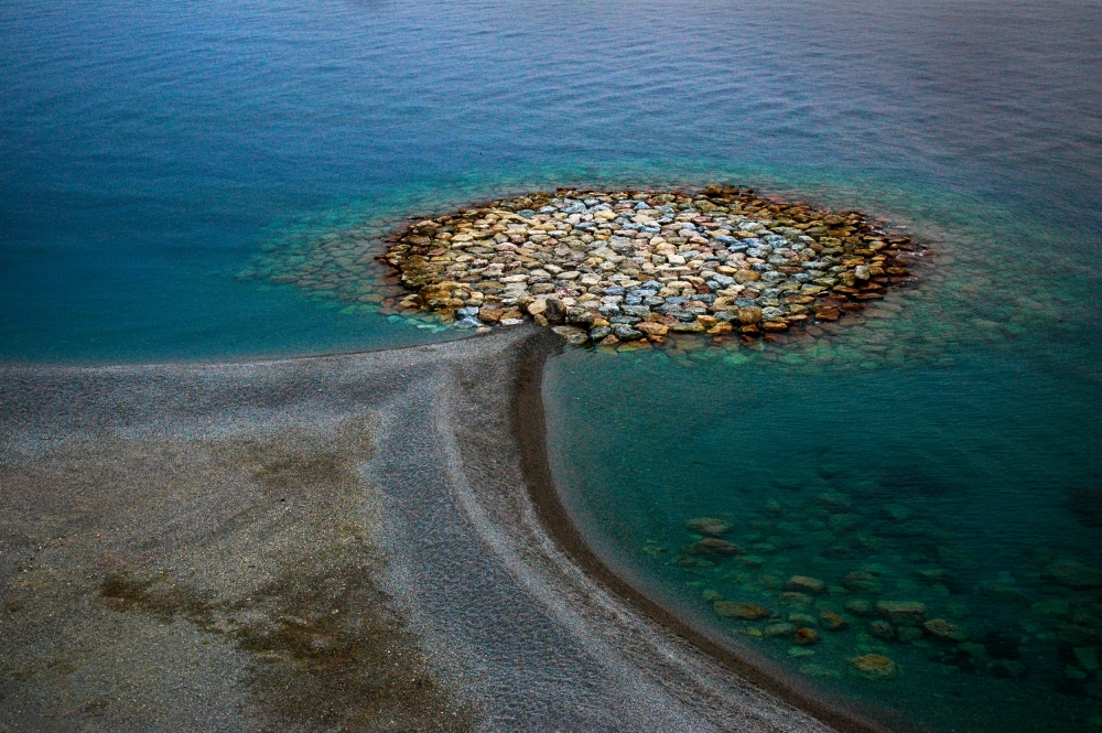 The Tyrrhenian Sea shore - from &quot;Hues of Italy&quot; od Jacek Stefan