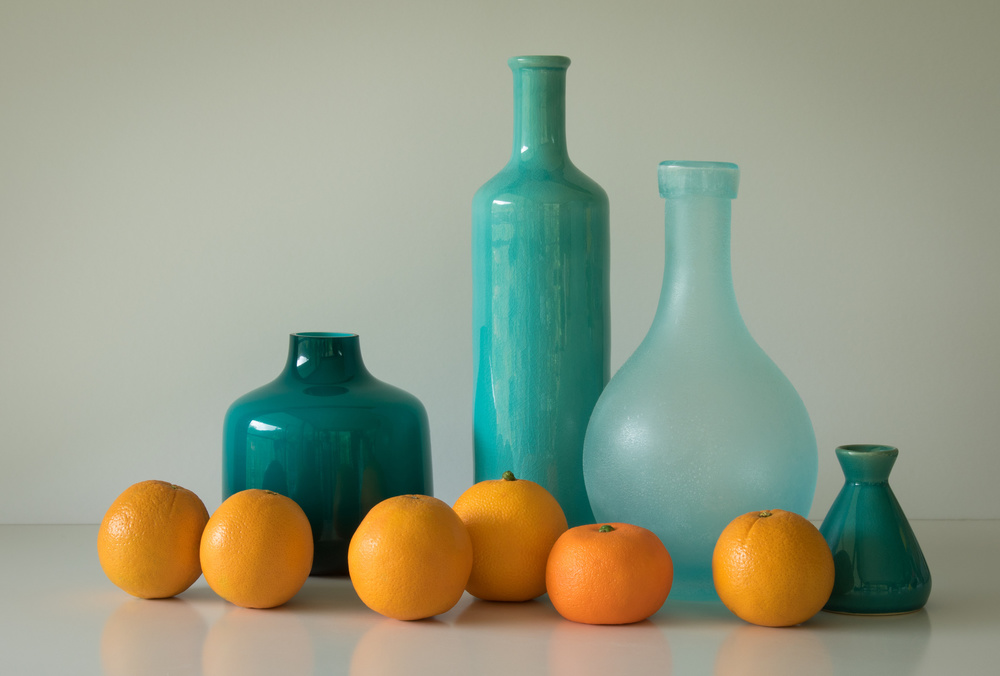Blue with Oranges od Jacqueline Hammer