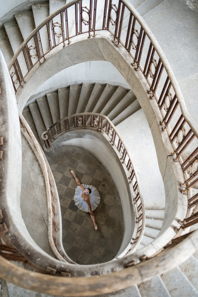 Ballerina in der Treppe od James Graf