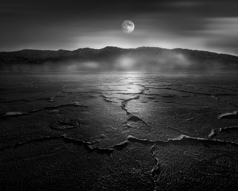 Moonrise Death Valley od James Lu