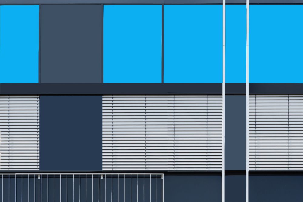 Asymmetric Windows od Jan Niezen