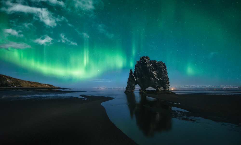 Under the Northern Lights od Javier De la