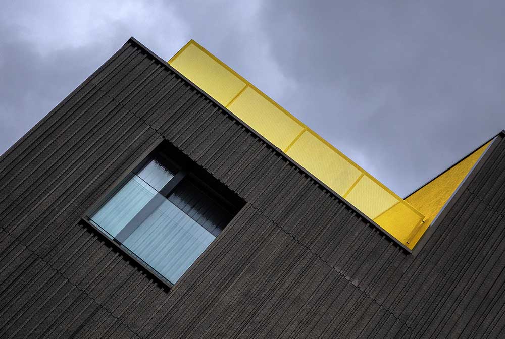 The yellow balcony od Jef Van den