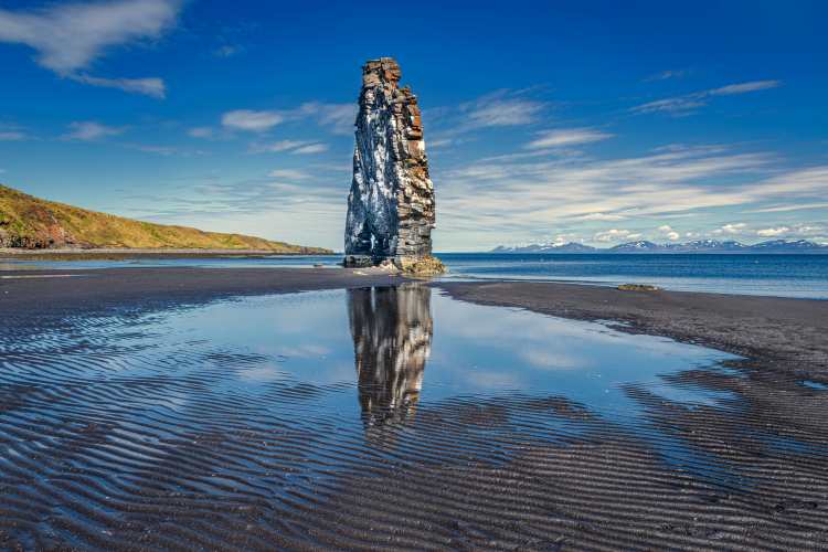 dinosaur rock in northwestern Iceland od Jeffrey C. Sink