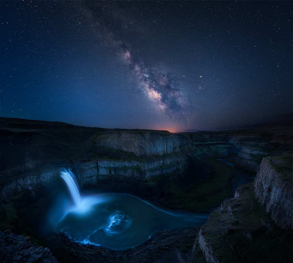 Palouse waterfall and the Milky Way od JIE CHEN