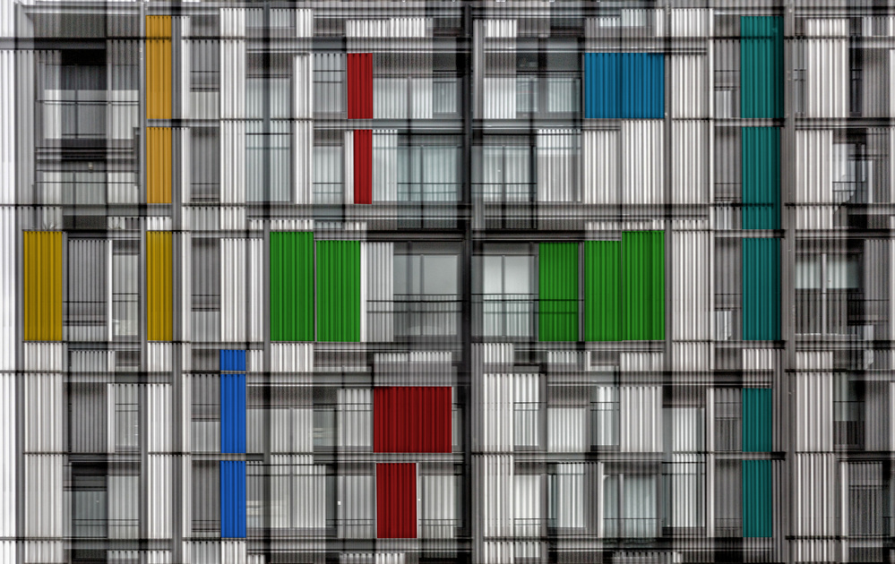 facade of colored tubes od Jois Domont ( J.L.G.)