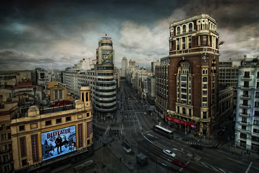 The dark city od Jose C. Lobato