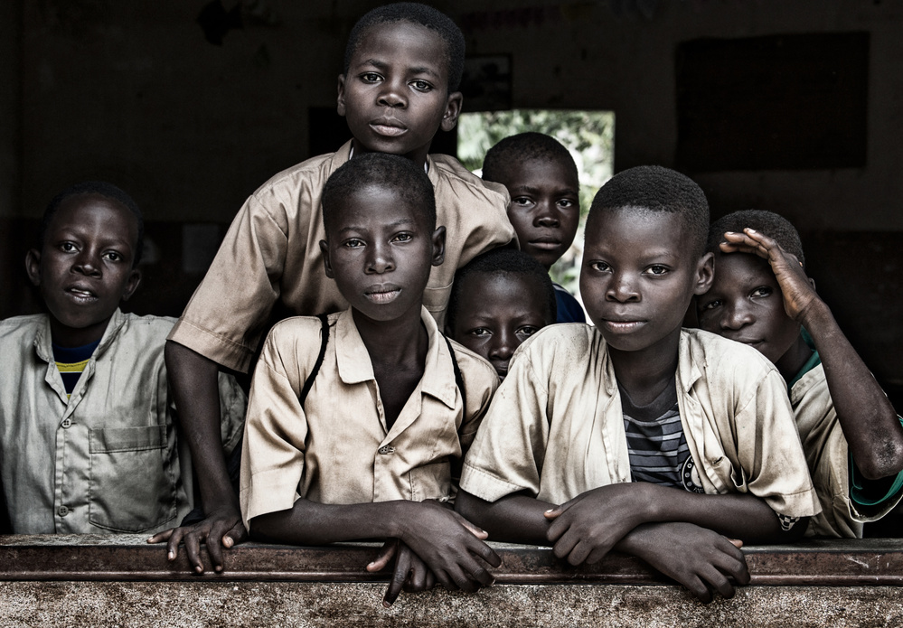 Boys at school in Benin od Joxe Inazio Kuesta Garmendia