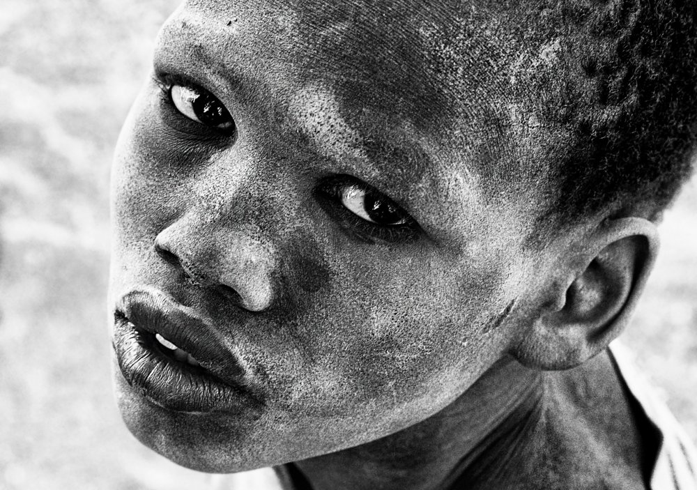 Mundari tribe child - South Sudan od Joxe Inazio Kuesta Garmendia