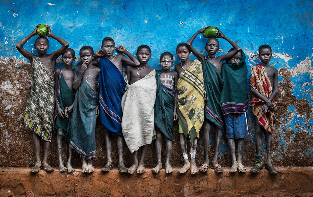Surma tribe children posing for the picture - Ethiopia od Joxe Inazio Kuesta Garmendia