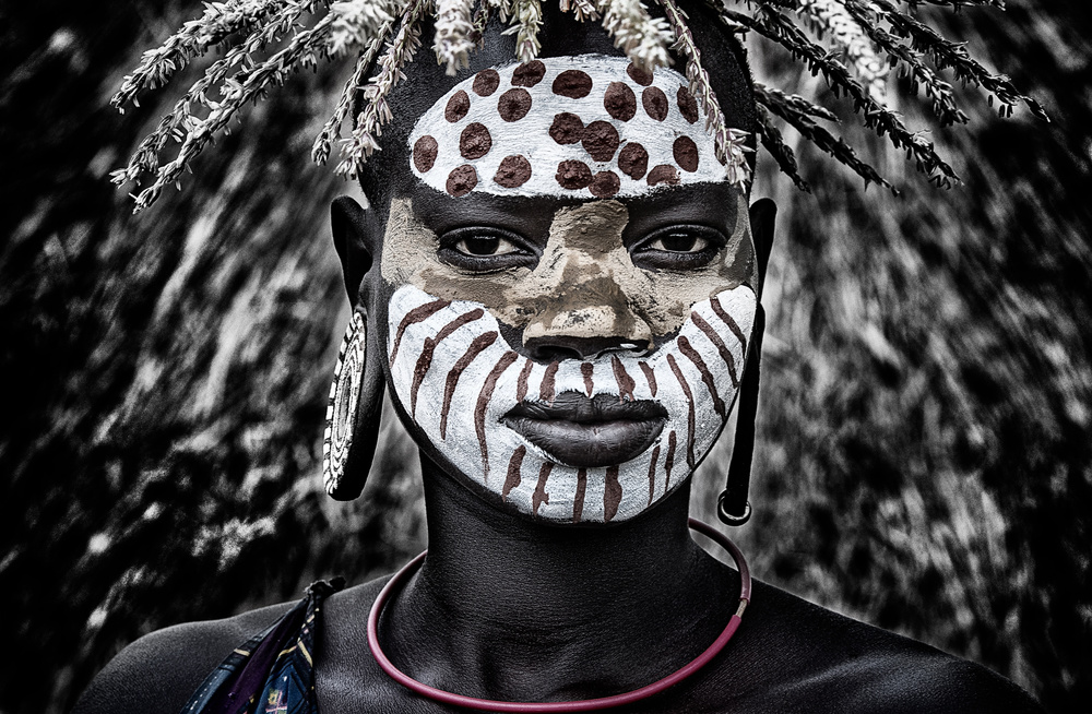 Girl from the surma tribe - Ethiopia od Joxe Inazio Kuesta Garmendia