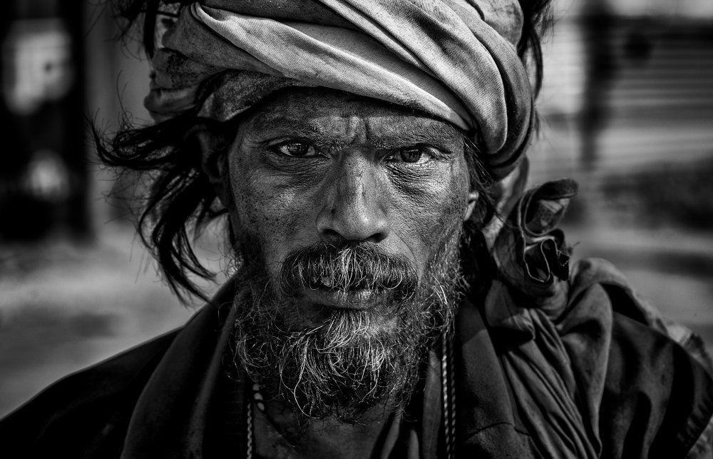 Man at the Kumbh Mela in Prayagraj - India od Joxe Inazio Kuesta Garmendia