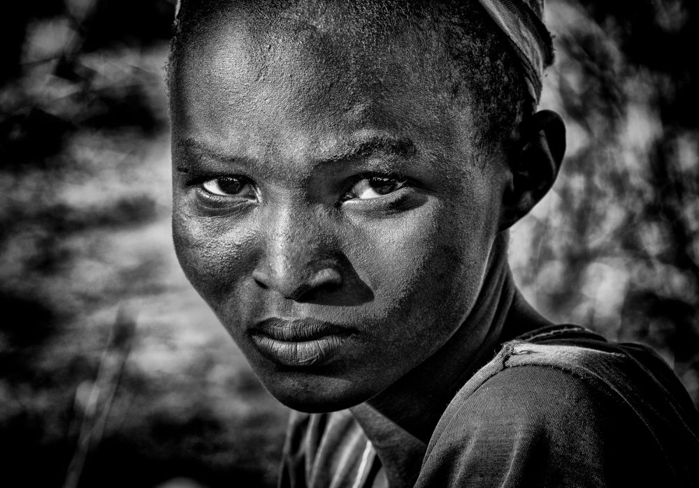 Pokot tribe girl-I - Kenya od Joxe Inazio Kuesta Garmendia