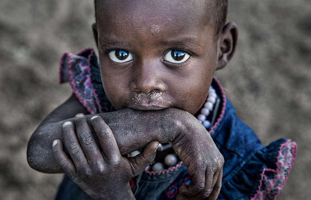 Samburu child - Kenya od Joxe Inazio Kuesta Garmendia