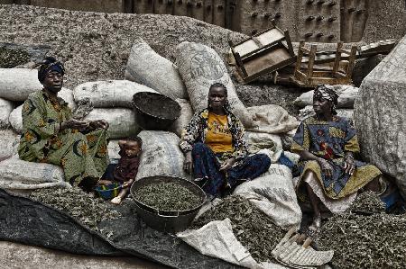 Selling in the market (Djenné - Mali)