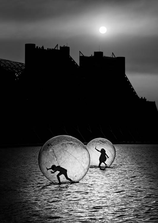 Games in a bubble od Juan Luis Duran