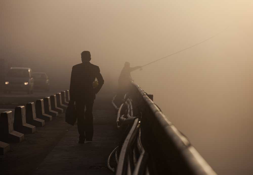 Misty bridge series I od Julien Oncete