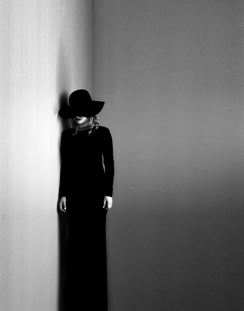 Black dress, white soul od Kalynsky