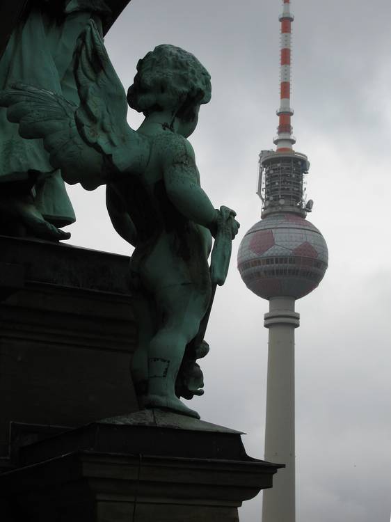 Telespargel: Der Berliner Fernsehturm od Kunskopie Kunstkopie