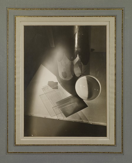 Composition with Bowl, Glass and Canvas od László Moholy-Nagy