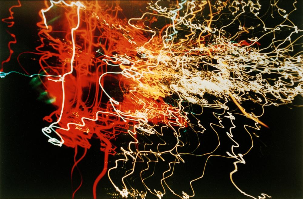Ohne Titel (Auto headlights white, orange and red, traffic squiggles) od László Moholy-Nagy