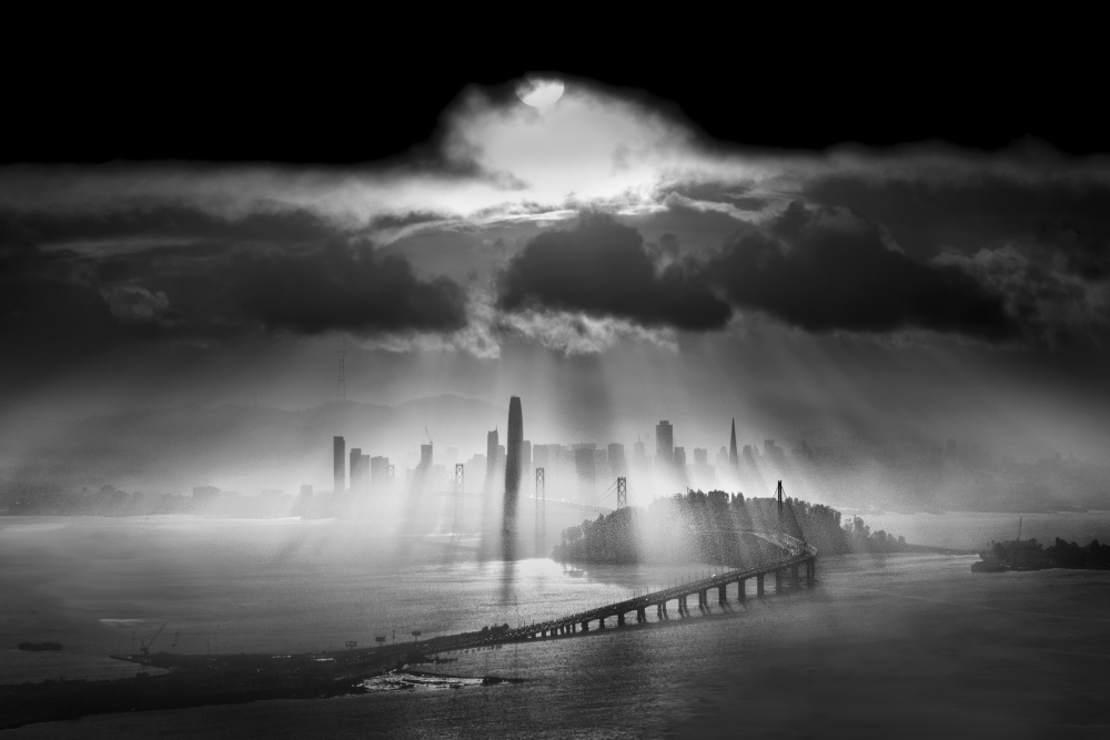 Sunbeams Over The Bridge od Lily Huang